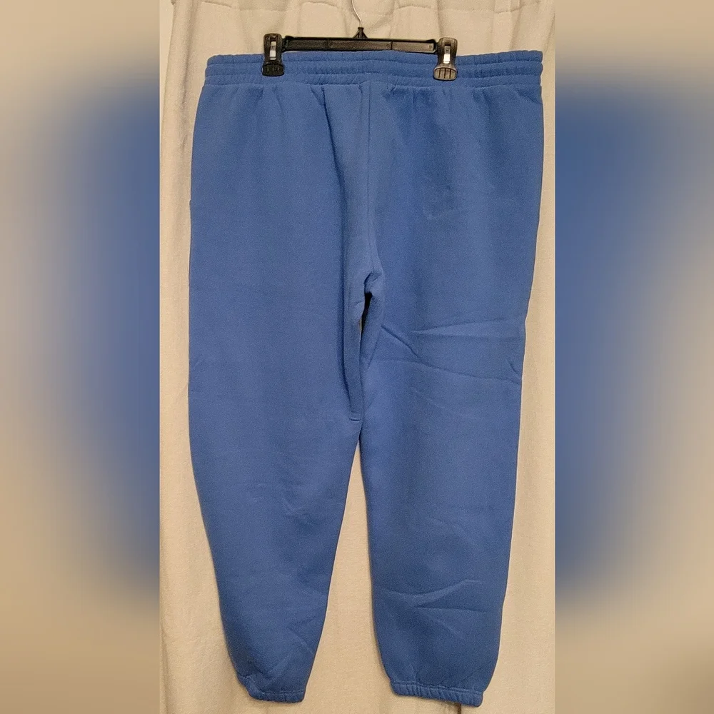 NEW! Limited Addition Sweatpant Set - Picture 5 of 10